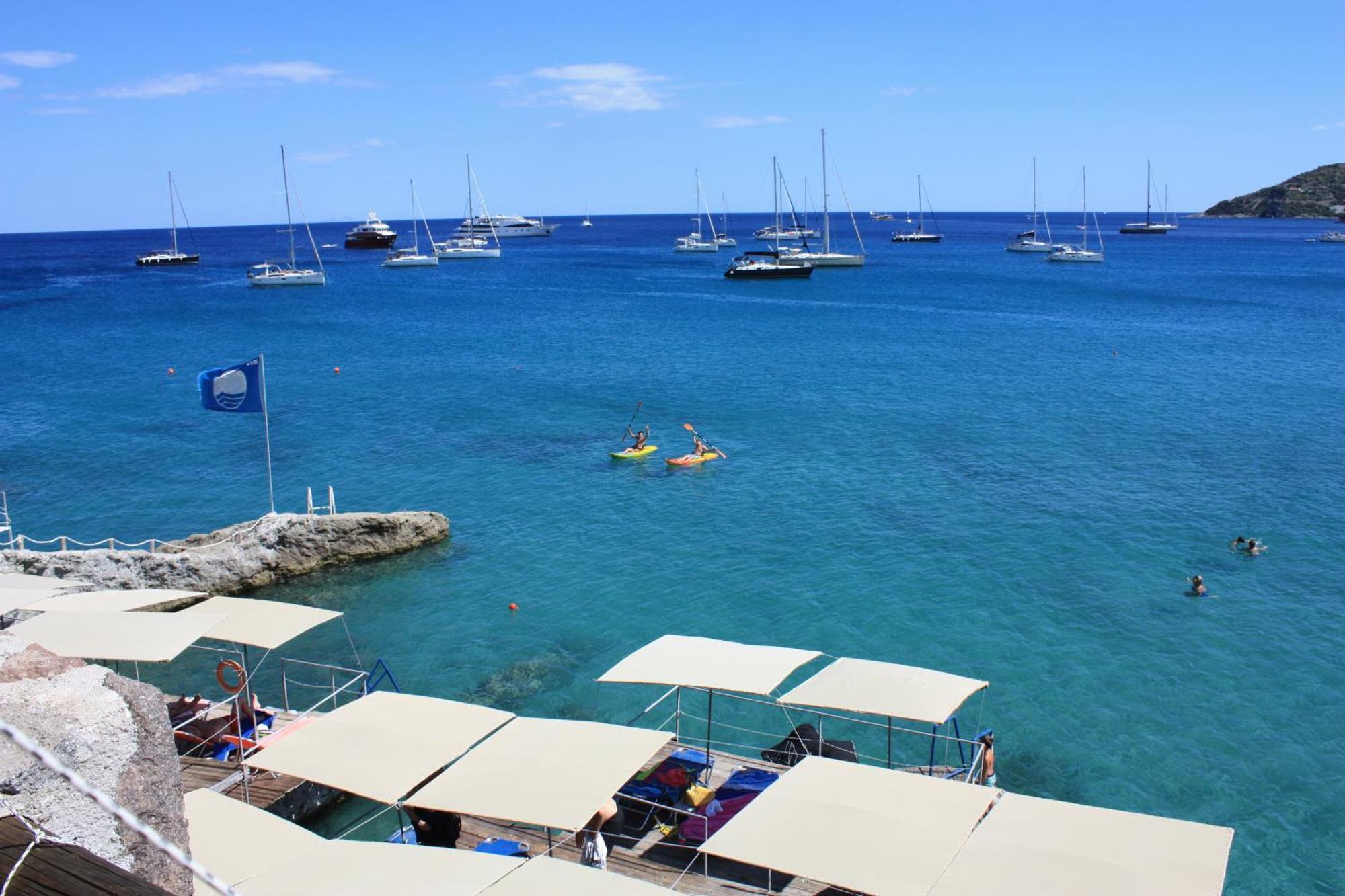 Argo Hotel Aegina Екстериор снимка